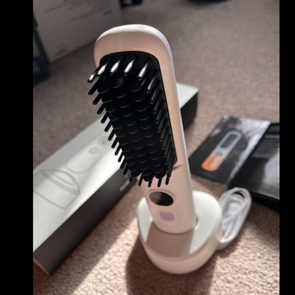 Portable Cordless Hair Straightener Brush for Travel, Built in Battery - Picture 5 of 6